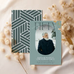 Convites Foto e assinatura modernas Oval 50º aniversário<br><div class="desc">Na moda 50º Convite de Aniversário. Design apresenta uma fotografia oval da aniversariante/rapaz, a elegante inscrição 'FIFTY' com o nome das pessoas no script de assinatura no topo e um simples modelo de festa de aniversário que é fácil de personalizar com seus próprios detalhes. As cores também podem ser alteradas...</div>