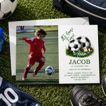 Foto em aquarela de crianças de futebol em verde n