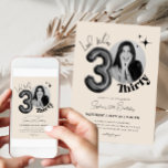 Convites Foto moderna de 3aniversário de 30 anos Black Beig<br><div class="desc">*Use uma foto quadrada para substituir a foto. Celebrar a grande entrada dos anos 1930 com nosso Trinta aniversário de 30 anos Black Beige Modern Photo Invitation for men and Women. Essa design elegante e sofisticada combina matizes eternos pretas e beges para um toque moderno. Personalize o convite com sua...</div>