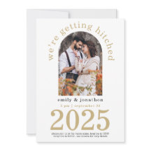 Foto Moderna de Casamento com Arco Dourado 