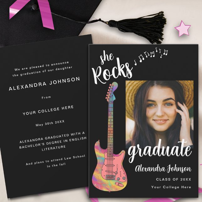 Convites Foto Moderna de Formatura em Preto e Branco com Gu (Fun Pink guitar graduate photo Black and white stylish script Graduation announcement card)