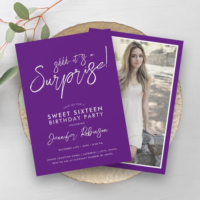Convites Foto original roxa e branca moderna Sweet 16 (Modern Purple & White Photo Surprise Sweet 16 Invitation)