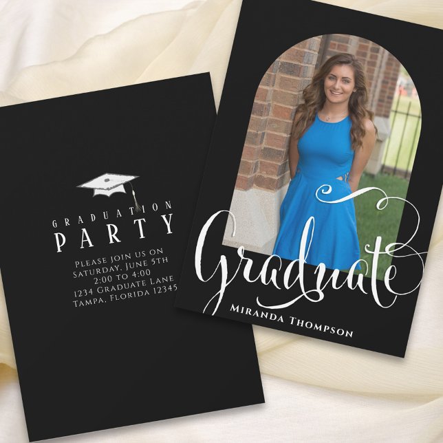 Convites Foto personalizada de script de caligrafia de grad (Graduation announcement invitation with arch photo template.)