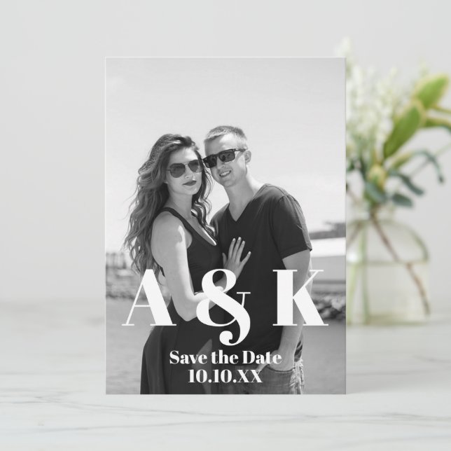 Convites Foto personalizada e monograma grande Salvar a dat (Em pé/Frente)