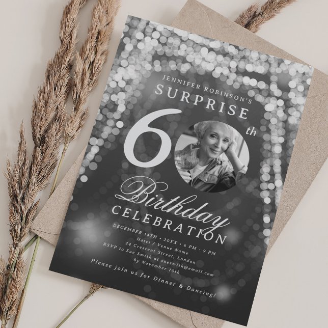 Convites Foto SURPRESA 60º Aniversário Luzes de Prata (SURPRISE Photo 60th Birthday Silver Glam Lights Invitation)