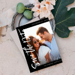 Convites Foto V MOD Chic 5 Salvar data<br><div class="desc">Enviar Exclusivo, Chic e Moderno Salve as Datas com o seu Quic MOD V 5 Foto Salve as Convites de Data. Moderno e Chic foi a inspiração para esta Salve a data com sua foto e um tema preto e branco. Há detalhes da caligrafia e o clássico combo de cores,...</div>