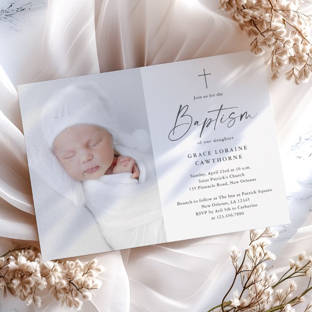 Convites Fotografia de Batismo com Roteiro Moderno Neutro e (Modern script elegant gender neutral photo baptism invitation.)