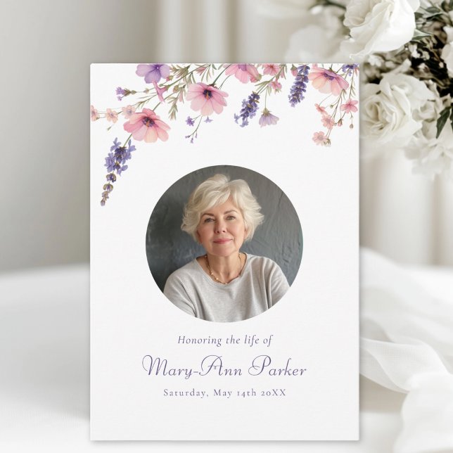 Convites Fotografia de Flor Silvestre "Celebração da Vida"  (Wildflower "Celebration of Life" Photo Funeral Purple Pink Green White Invitation)