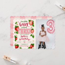 Convites Fotomilestone de 3 Anos Little Berry Is One Strawb
