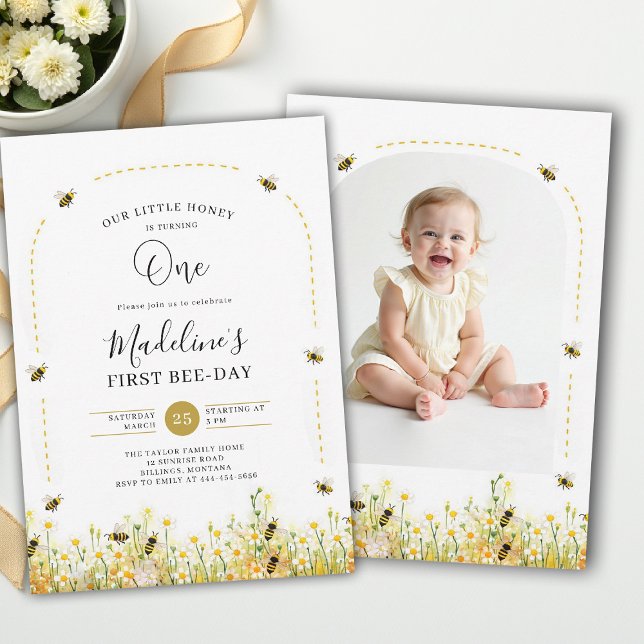 Convites Fotomilhar de Abelhas Pequenas - Foto de Aniversár (little honey bee one first birthday party photo arch invitation wildflowers watercolor summer)