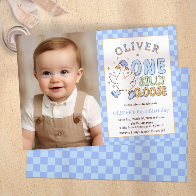 Convites Fotos azuis do primeiro aniversário do menino - Um (Blue One Silly Goose - Retro Boy First Birthday Photo Invitation.)