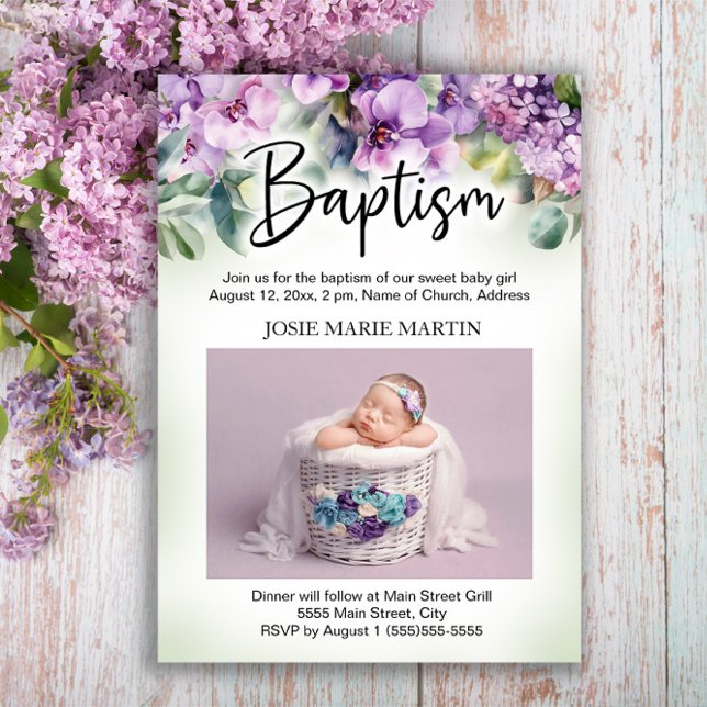Convites Fotos de Batismo de Bebê com Floral Roxo (Elegant purple floral baby baptism/christening invitation personalized with a photo.)