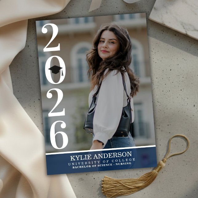 Convites Fotos de formatura com um moderno chapéu azul (Modern Blue Graduation Cap Senior Photo Invitation
)