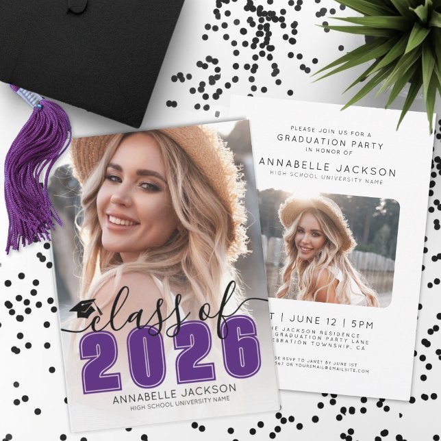 Convites Fotos de Formatura Graduada Roxa (Class Of 2026 Purple Graduate Photo Graduation Invitation)