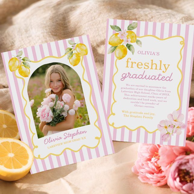 Convites Freshly Graduated Lemon Graduation Announcement (Criador carregado)