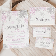 Garota Chá de fraldas de inverno em floco de neve