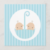 Garotos gêmeos no guarda-chuva azul