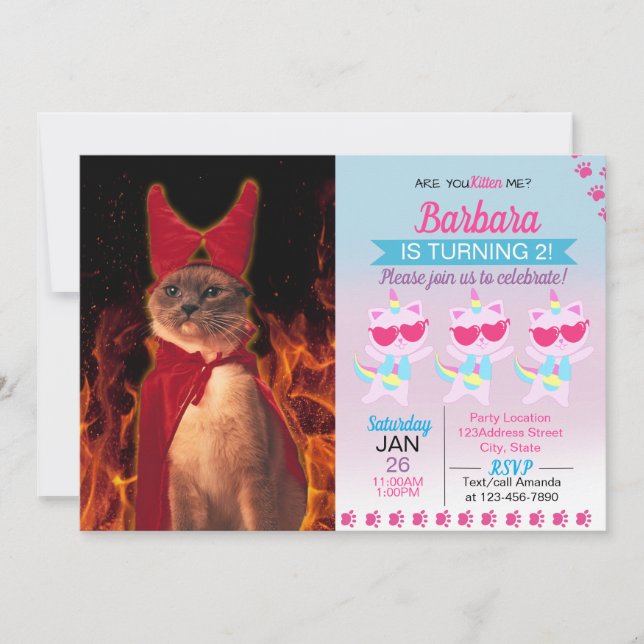 Convites Gato engraçado com fantasia de diabo de Halloween (Frente)