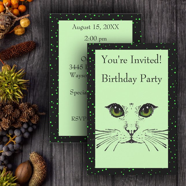 Convites Gato Rosto Olhos Verdes Sussurra em Bolinhas Verde (Cat Face Green eyes whiskers black green dotted border on light green birthday party invitations.)
