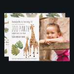 Convites Giraffe Safari Zoo Party Kids Foto Aniversário<br><div class="desc">O convite de fotos de aniversário deste miúdo bonito apresenta um fundo branco com uma girafa e mãe bebê,  e folhas tropicais. O verso apresenta um fundo branco com girafa e padrões de folha. Personalize-o para as suas necessidades. Você pode encontrar produtos correspondentes na minha loja.</div>