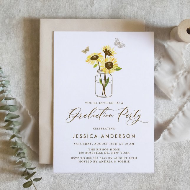 Convites Girassóis Amarelos na Festa de formatura Mason Jar (Customizable rustic graduation invitation featuring sunflowers in a mason jar. )