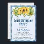 Convites Girassol e Gingham Foto 60ª Festa de aniversário<br><div class="desc">Girassol e Gingham 60º Convite de aniversário - Lindo e vibrante girassol e verde-aquarela são apresentados nesta design. Tipografia única e fria com uma fotografia no verso do convite. Também estará disponível sem foto. O convite de aniversário faz parte de uma coleção.</div>