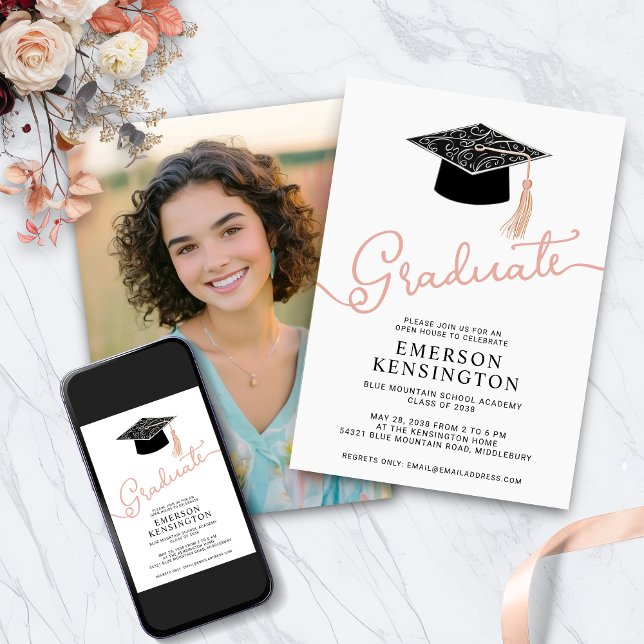 Convites Girly Typografia Foto de Graduação de Mão Desenhad (Girly Typography Hand Drawn Graduation Photo Invitation with Digital Download)