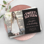 Convites Glam Photo Rosa Dourado Black Balloons Sweet 16<br><div class="desc">Elegante Doce Dezesseis Convite de aniversário com balões de aniversário Dourados de Rosa,  um espaço personalizado para fotografia e uma tipografia moderna.</div>