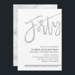 Convites Glitor prateado do aniversário de 40 anos de SCRIP<br><div class="desc">por kat massard >> https://linktr.ee/simplysweetpaperie <<<< Uma tendência, design de convite à mão para o seu ANIVERSÁRIO DE 40 ANOS - Tenho a maioria das idades disponíveis na DICA da loja: 1. Para alterar/mover gráficos e fontes e adicionar mais texto - pressione o botão "personalizar". - - - - -...</div>
