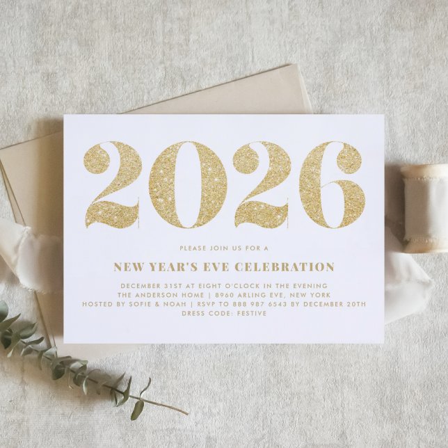 Convites Glitter branco e Dourado de 2024 no novo ano (Customizable 2026 New Year's Eve party invitation featuring faux gold glitter.)