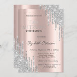 Convites Glitter de Prata Chic Drives Rosa Bat Mitzvah<br><div class="desc">Um convite moderno,  chico e glamouroso com brilho prateado goteja sobre um fundo rosa de ouro.</div>