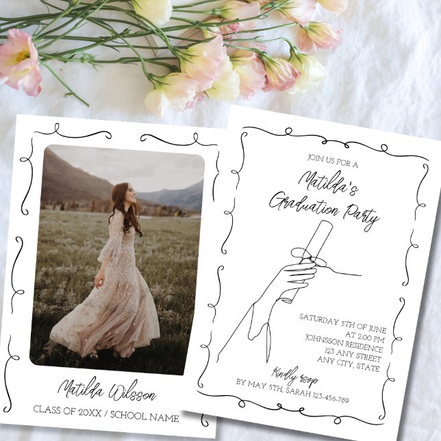 Convites Graduação de Foto Chic Preto e Branco Desenhado à  (Hand Drawn Black & White Chic Photo Graduation Invitation class of 2024)