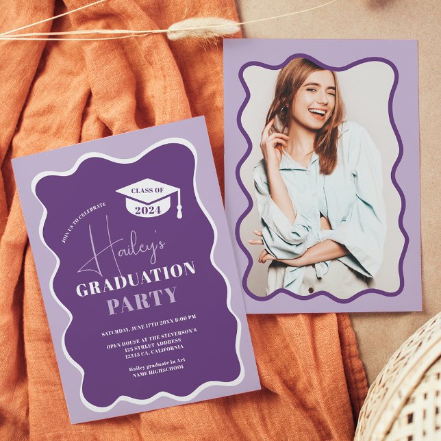 Convites Graduação de foto de quadro ondulado com retro rox (Purple retro wavy frame photo graduation invitation)