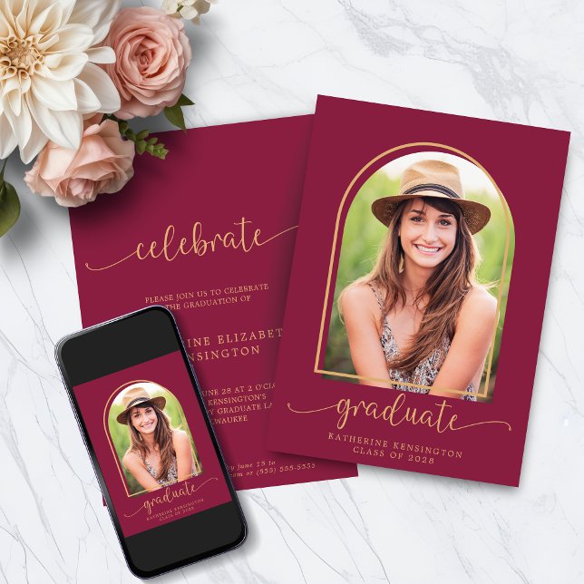 Convites Graduação de Foto em Arco Dourado Moderno Burgundy (Modern Burgundy Gold Arch Photo Graduation Invitation with Instant Download)