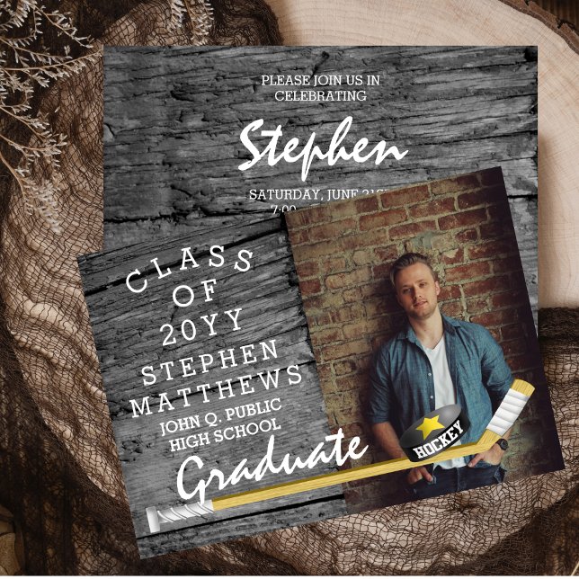 Convites Graduação de Foto Rustic do Jogador de Hóquei (Rustic Barnwood Hockey Player Photo Graduation Announcement and Party Invitation - Print | Digital)