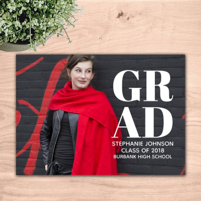 Convites Graduação de Fotografia com Tipografia em Negrito  (White Bold Typography Photo Graduation Announcement)