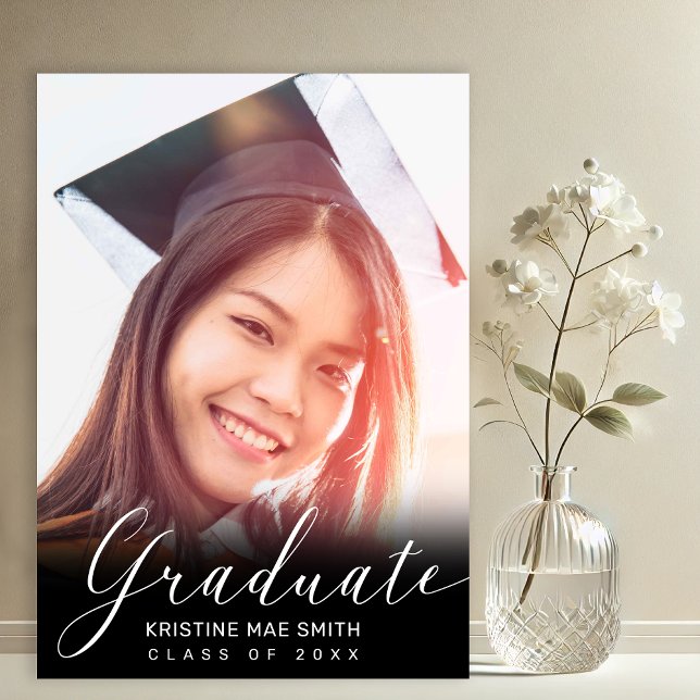 Convites Graduação de Fotografia da Caligrafia Branca Moder (Black with White Calligraphy Script Photo Graduation Announcement and Party Invitation)