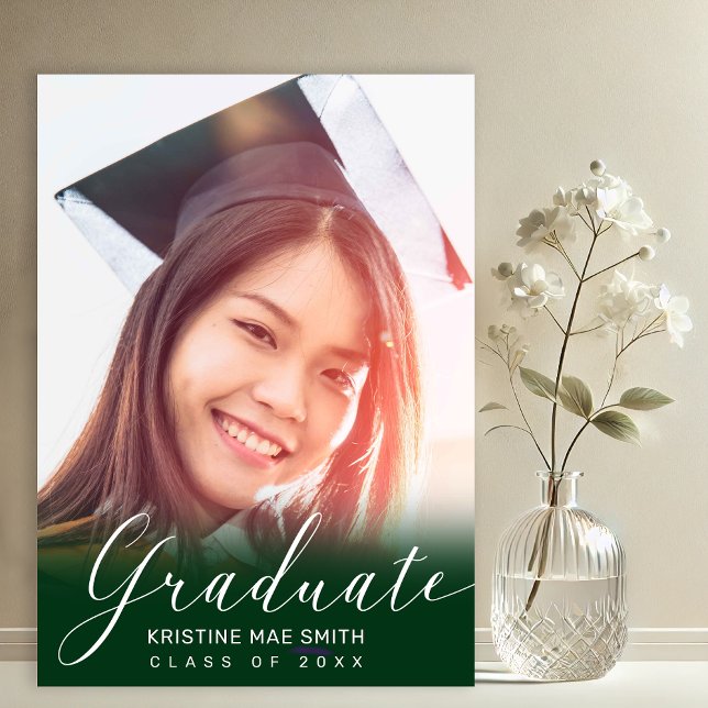 Convites Graduação de Fotografia da Caligrafia Branca Verde (Green with White Calligraphy Script Photo Graduation Announcement and Party Invitation)