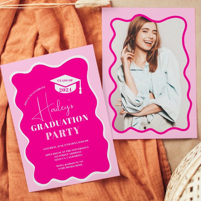 Convites Graduação de fotos com retrato de cor-de-rosa-clar (Neon pink retro wavy frame photo graduation invitation)