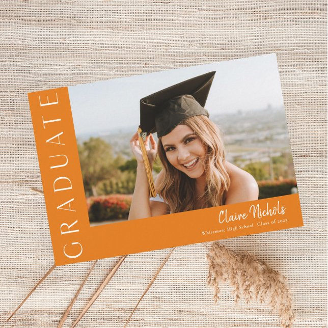 Convites Graduação de Fotos Horizontal Moderna (Modern Typography Orange Photo Graduation Invitations.)