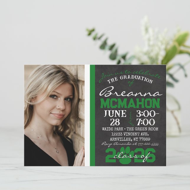 Convites Graduação de Impressão de Paw Verde e Branco 2 Fot ( Repeating Class Year 1 & 2 Photo Graduation Invitations & Announcements)