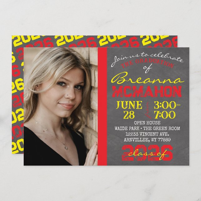 Convites Graduação de Quadro Moderno Vermelho e Amarelo (Repeating Class Year Chalkboard Graduation Photo Invitations)