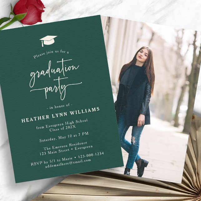 Convites Graduação simples verde (Green Simple Photo  Graduation  Party Invitation by Painted Paperie
)