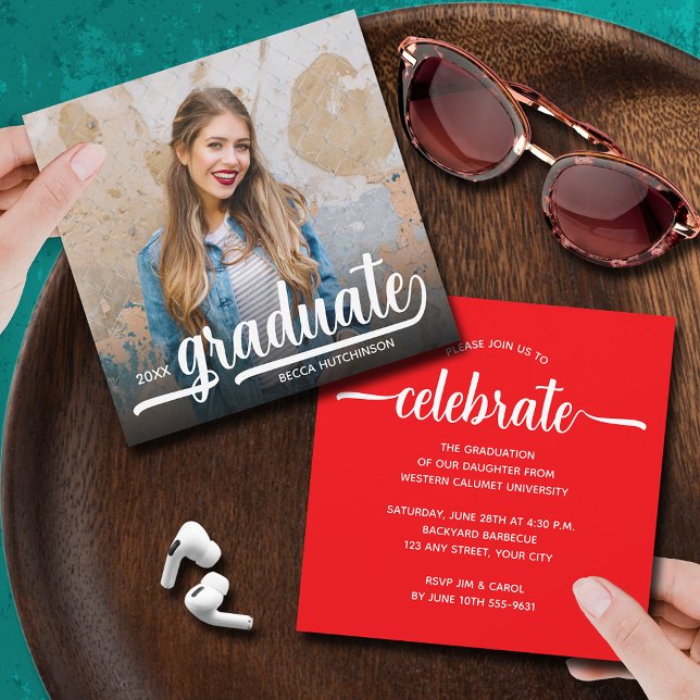 Convites Graduação Vermelha de Foto Moderna (Modern photo red square 5.25" x 5.25" graduation party invitations)
