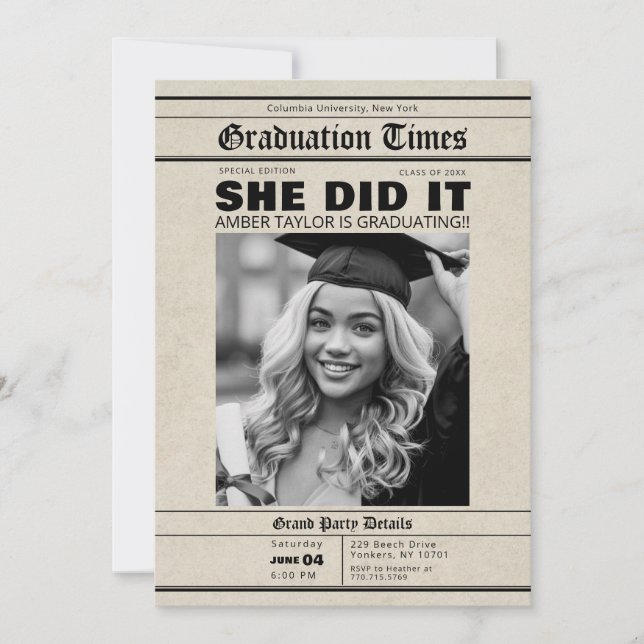 Convites Graduation Newspaper She Did It B&W Photo (Frente)