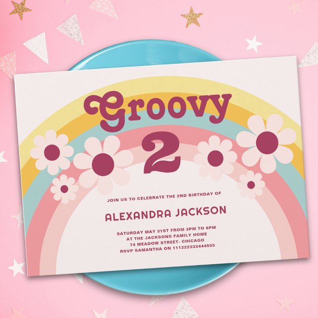 Convites Groovy Dois Daisy Arco-íris Festa de Aniversário d (Groovy 2 pastel daisy rainbow retro 2nd birthday party invitation pink yellow )