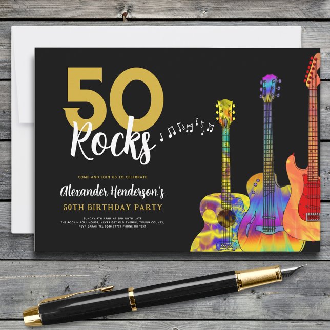 Convites Guitar 50 pedras 50ª festa de aniversário (50 rocks cool guitar 50th birthday party invitation gold and black)