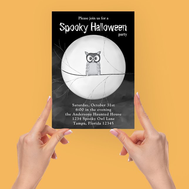 Convites Halloween Spooky Scary Owl Whimsical Party (Halloween spooky owl invitation with full moonlight background. )
