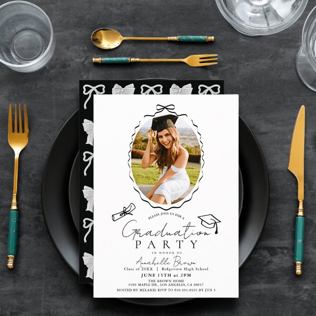 Convites Hand-drawn Black Bow Frame Photo Graduation Party (Criador carregado)