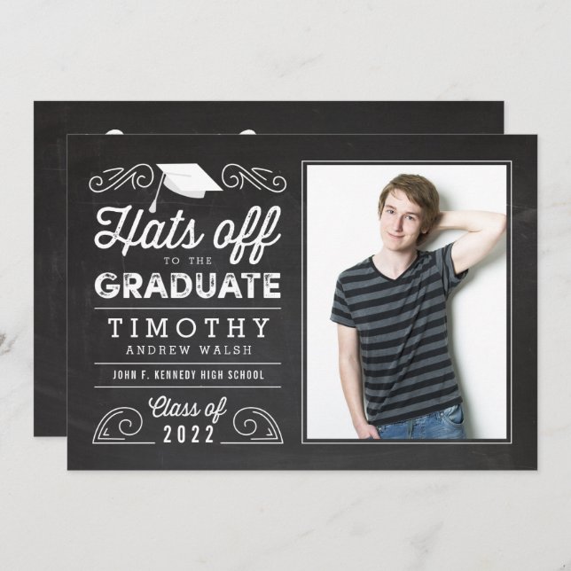 Convites Hats Off Graduation Chalkboard Invitation (Frente/Verso)